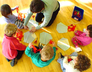 A group of first time kite makers